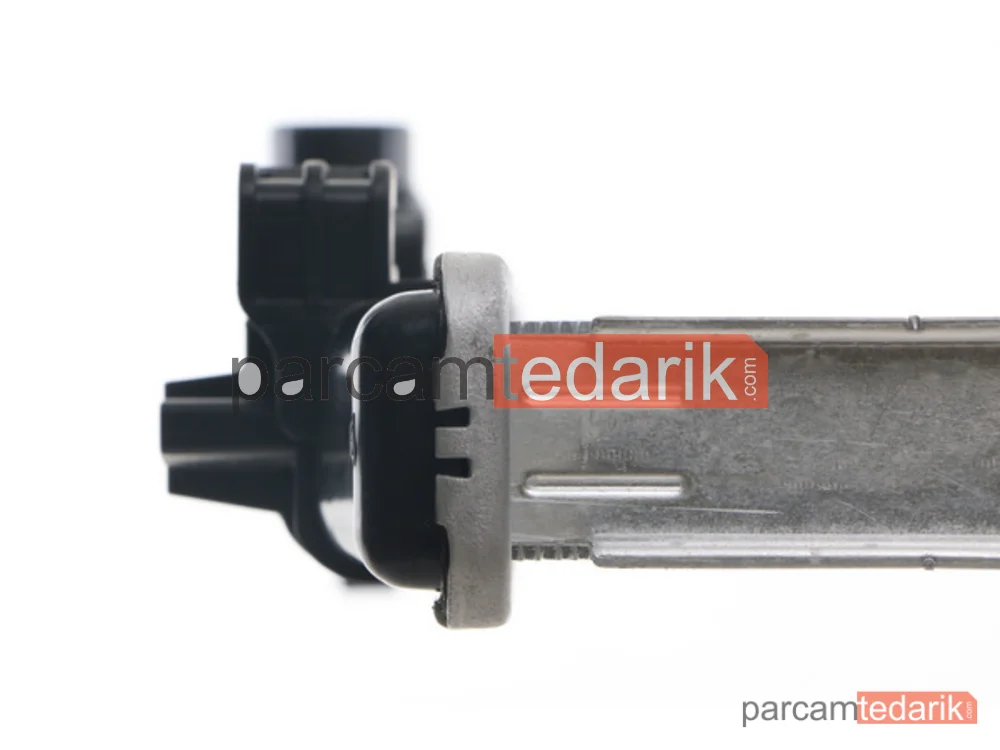 BEHR CR811000S | Su Radyatörü — 32MM(VW Golf VII 2.0 12- Passat 15- / Audi A3 1.8 2.0TFSI 12-)